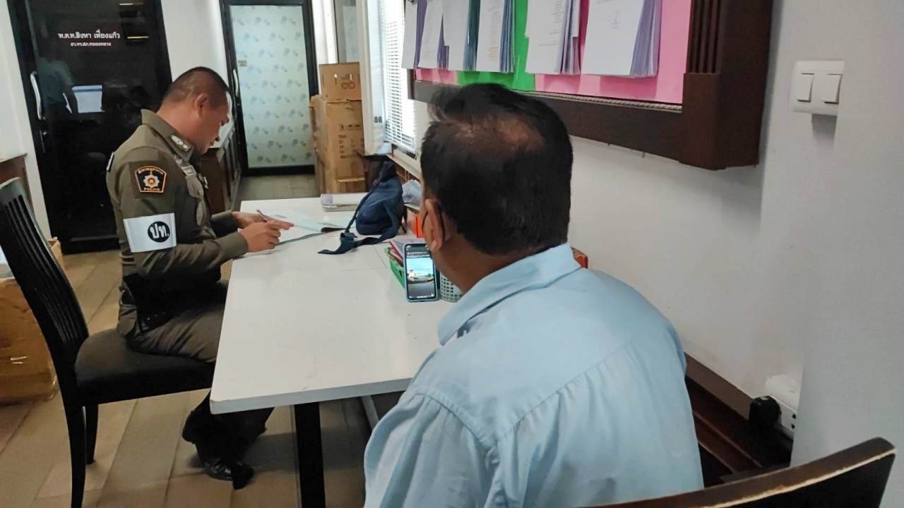 "คนขับแท็กซี่" ยอมรับผิด หลังตำรวจแจ้งข้อหาจอดรถกลางถนนรับผู้โดยสาร