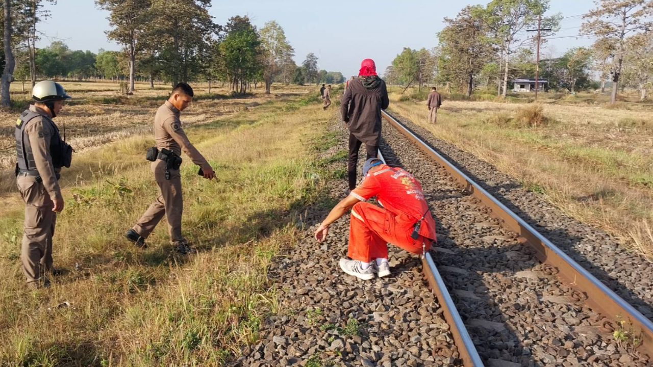 หนุ่มดวงขาดนั่งบันได พลัดตกรถไฟดับ คาดง่วงเผลอหลับ