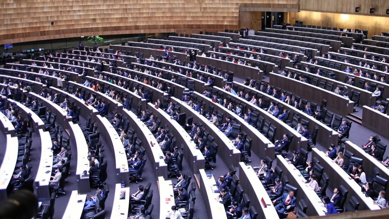 "3 งูเห่า" แหกมติ "ไทยสร้างไทย" เล็งแช่แข็ง โหวต-ให้รัฐบาล ผ่านงบฯ ปี 67