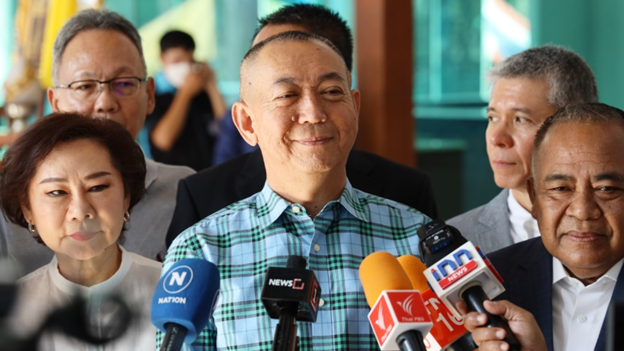 “เฉลิมชัย” นำ กก.บริหาร สักการะ “พระแม่ธรณีฯ” ย้ำ ปชป.ไม่ใช่พรรคอะไหล่ใคร