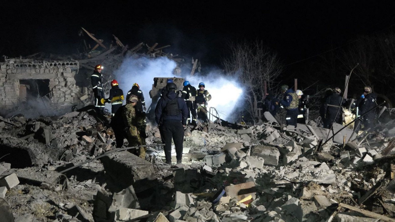 รัสเซียยิงขีปนาวุธถล่มเมืองยูเครน ดับ 11 ศพ