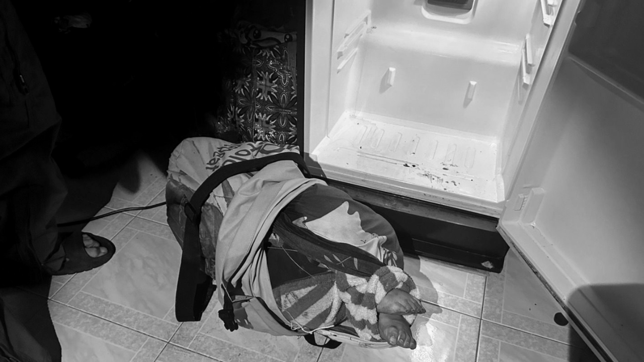 สยอง ยัดศพ ด.ช. 2 ขวบใส่ตู้เย็น สาวที่ขอมาเลี้ยงอ้างข้าวเหนียวติดคอตาย