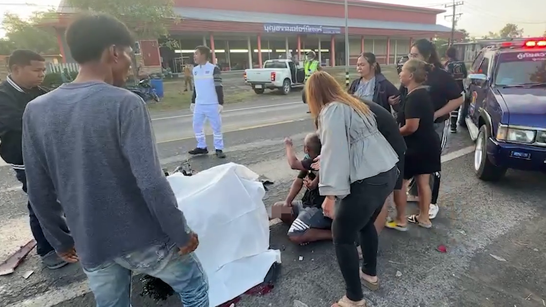 ด.ช.13 ขี่รถไปล้างเมรุรอเผาศพน้า รองนายก อบต.ถอยปิกอัพตัดหน้า ชนดับคาที่