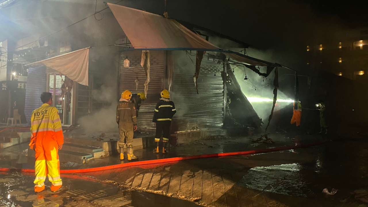 ระทึก ไฟไหม้กลางเมืองป่าตอง เพลิงเผาวอดหลายร้านค้า ตร.เร่งหาสาเหตุ