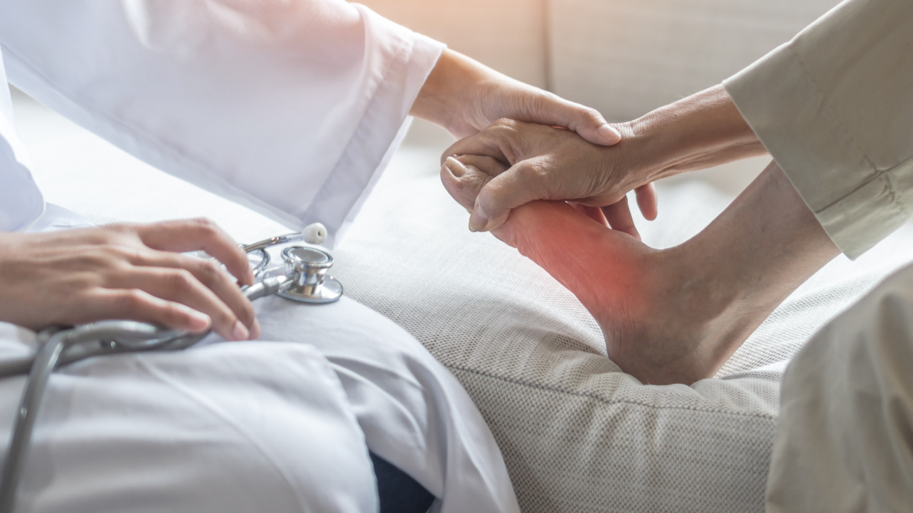 เตือนภัยเงียบ เท้าเป็นแผล มีจุดดำเล็กๆ ที่ปลายนิ้ว ต่อมาลุกลามจนต้องตัดเท้าบางส่วน