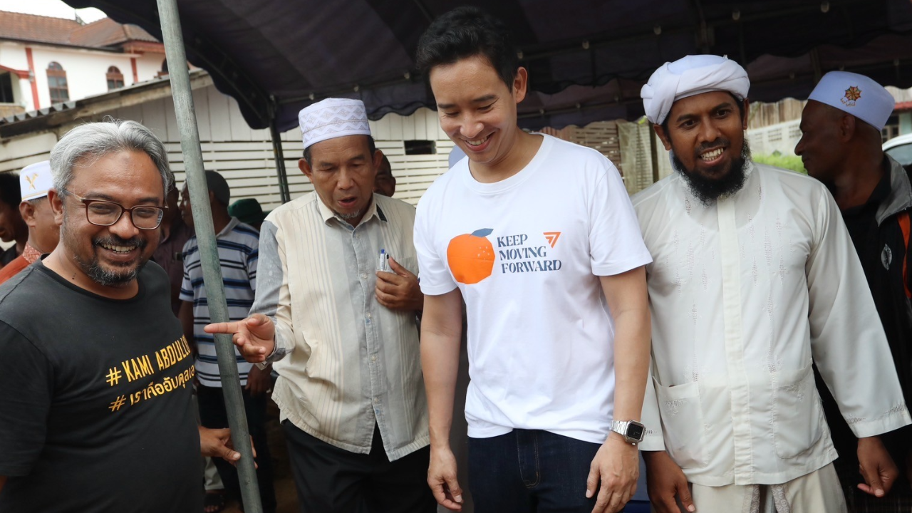 “พิธา“ ปาดหน้า นายกฯ เดินสาย ชายแดนภาคใต้ เยี่ยมอาสาฯ เยาวชน หลังน้ำท่วม