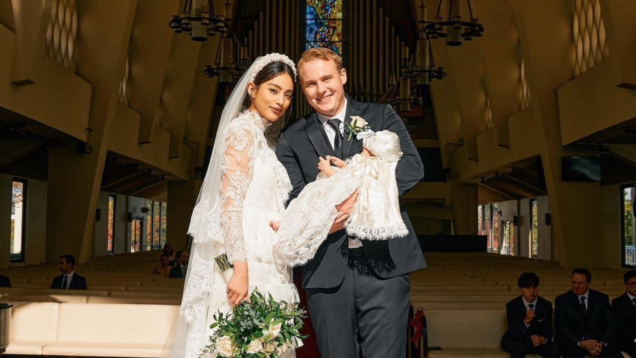 ฟ้า ยงวรี จูงมือแฟนนักบินวิวาห์หวาน พร้อมอุ้มลูกสาวเป็นสักขีพยานรักในงานแต่ง