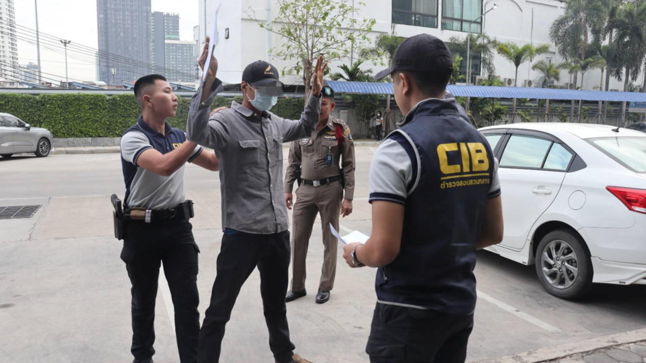 โผล่มอบตัว "ไอ้ขาว" เอี่ยวจ้างวานฆ่า "ทนายมานพ" ตร.คุมสอบเข้ม