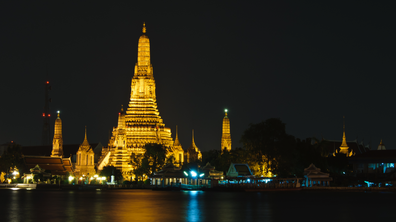 ปักหมุดวัด 'สวดมนต์ข้ามปี 2567' ส่งท้ายปี 2566 กรุงเทพฯ มีที่ไหนบ้าง