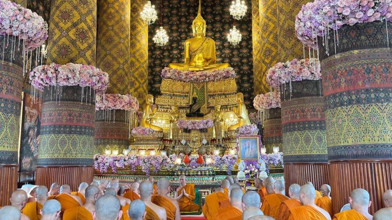 วัดหงส์รัตนารามฯ ชวนประชาชนร่วมสวดมนต์ข้ามปี 2567 เพื่อความเป็นมงคลในปีมังกร