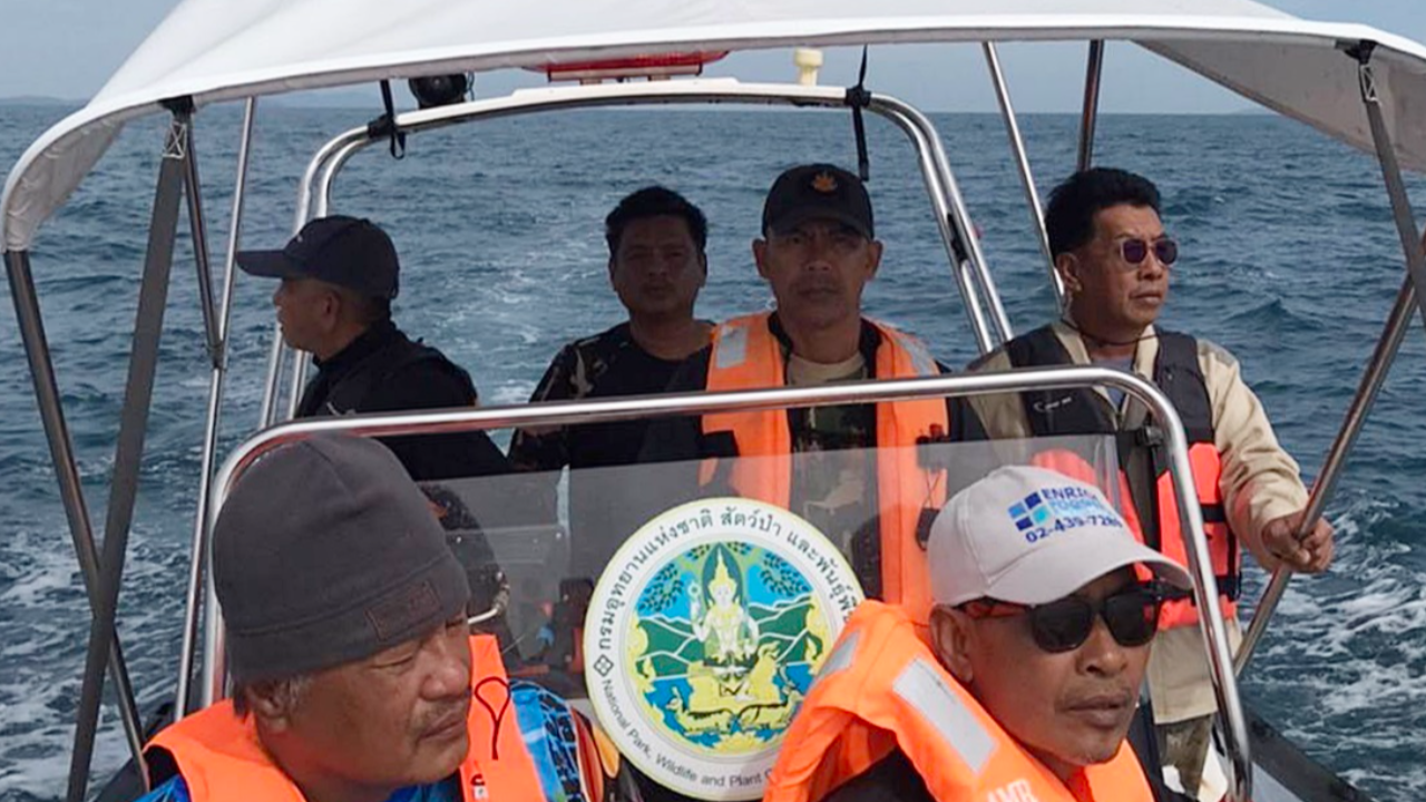 ยังไม่พบ 6 ชีวิต ลูกเรือลอบปู เจอคลื่นซัดล่มใกล้เกาะช้าง ไม่รู้ชะตากรรม 