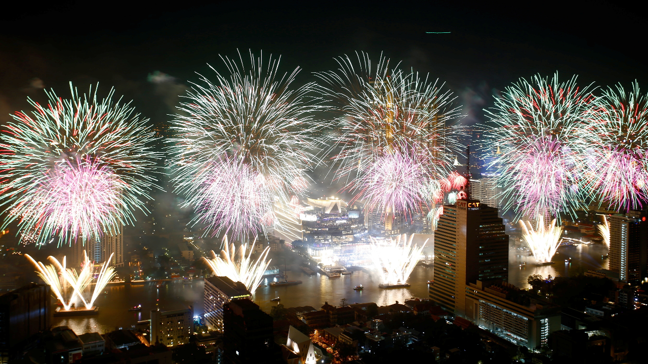 ไฮไลต์เคาต์ดาวน์ปีใหม่ ไอคอนสยาม เตรียมชมพลุ 5 หมื่นดอก