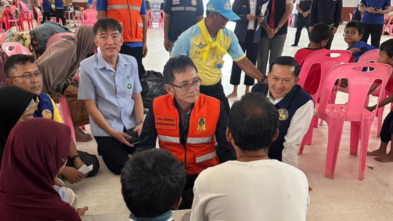 มท.2 สั่งทุกหน่วยงานช่วยเหลือประชาชนที่ประสบน้ำท่วมใต้ให้เป็นไปอย่างรวดเร็ว