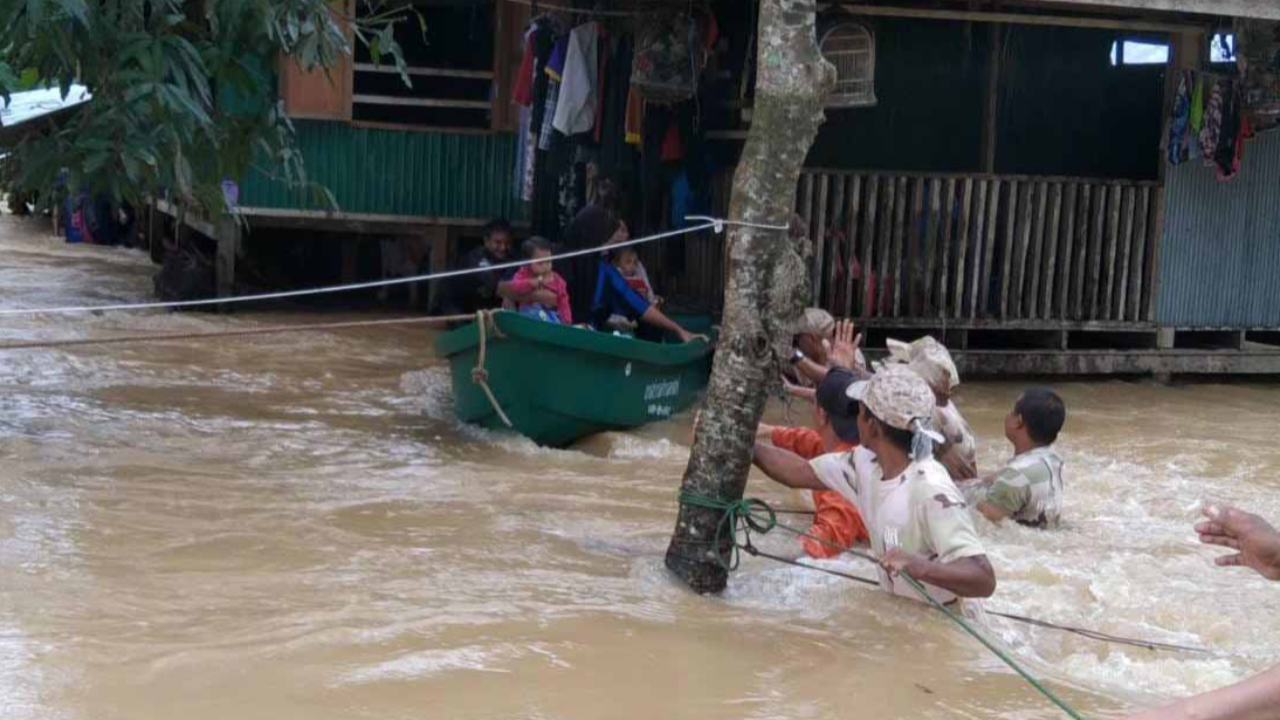 ยะลาฝนหยุดตก แม่น้ำปัตตานีเพิ่มระดับต่อเนื่อง เทศบาลปักธงแดงเตือน 