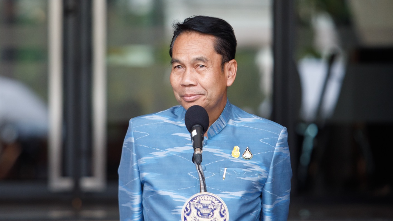 “สุทิน” ยิ้มรับฉายา “พลิกทินสู่ดาว” สั่งกองทัพช่วยน้ำท่วมภาคใต้เต็มที่