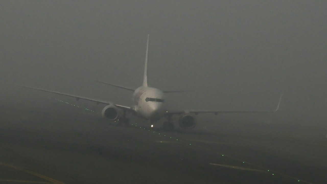 อินเดียเผชิญหมอกมลพิษลงหนาจัด เครื่องบินรถไฟหยุดชะงัก อุบัติเหตุเพียบ