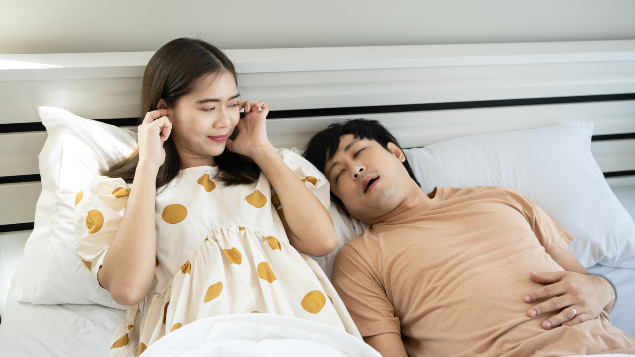 วิธีแก้ไข ‘การนอนกรน’ ต้นเหตุของปัญหาความสัมพันธ์ของคู่รัก ที่ทำให้เกิดการเลิกรา 