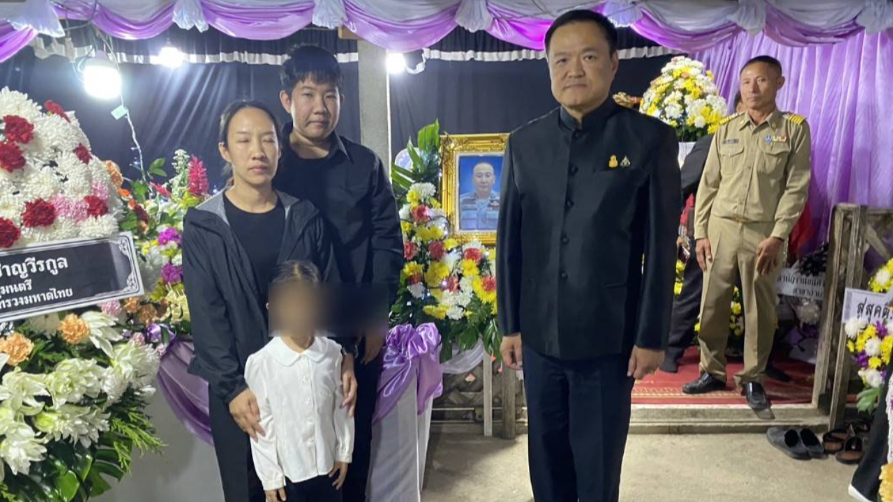 สุดเจ็บปวด “อนุทิน” ร่วมงานศพ อส.ลำปาง ย้ำ “เขาเป็นลูกน้อง ผมต้องดูแล” 