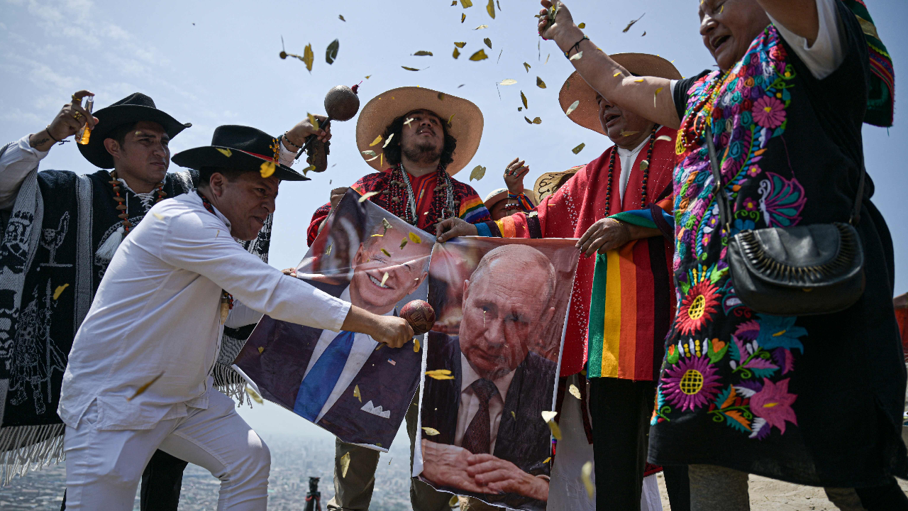 หมอผีทั่วเปรู ร่วมทำพิธีปัดเป่า ทำนายชะตาโลกปี 2024