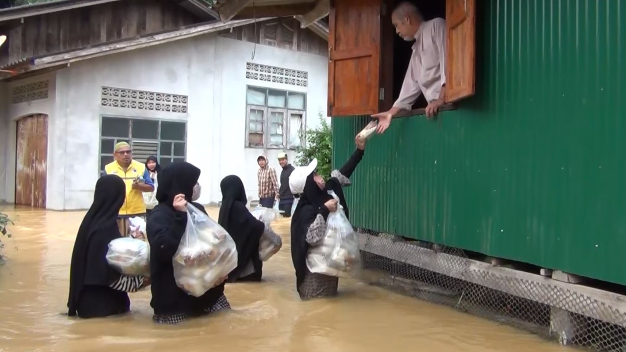 ปัตตานีน้ำท่วมขยาย 8 อำเภอ สายบุรีอ่วมรอบ 50 ปี รับน้ำจากนราฯ