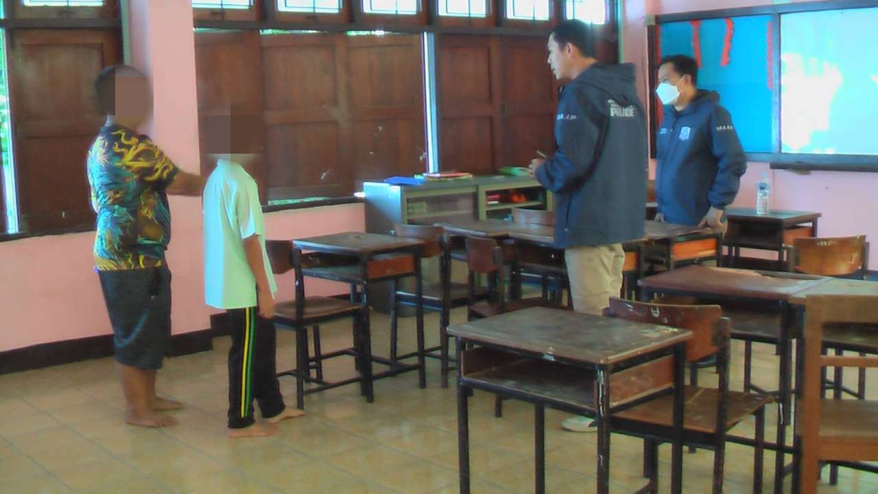 ครูโรงเรียนลพบุรีฉาว ตื้บ ป.6 ซี่โครงหัก เพื่อนมาช่วยถูกจับโขกหัวบวม