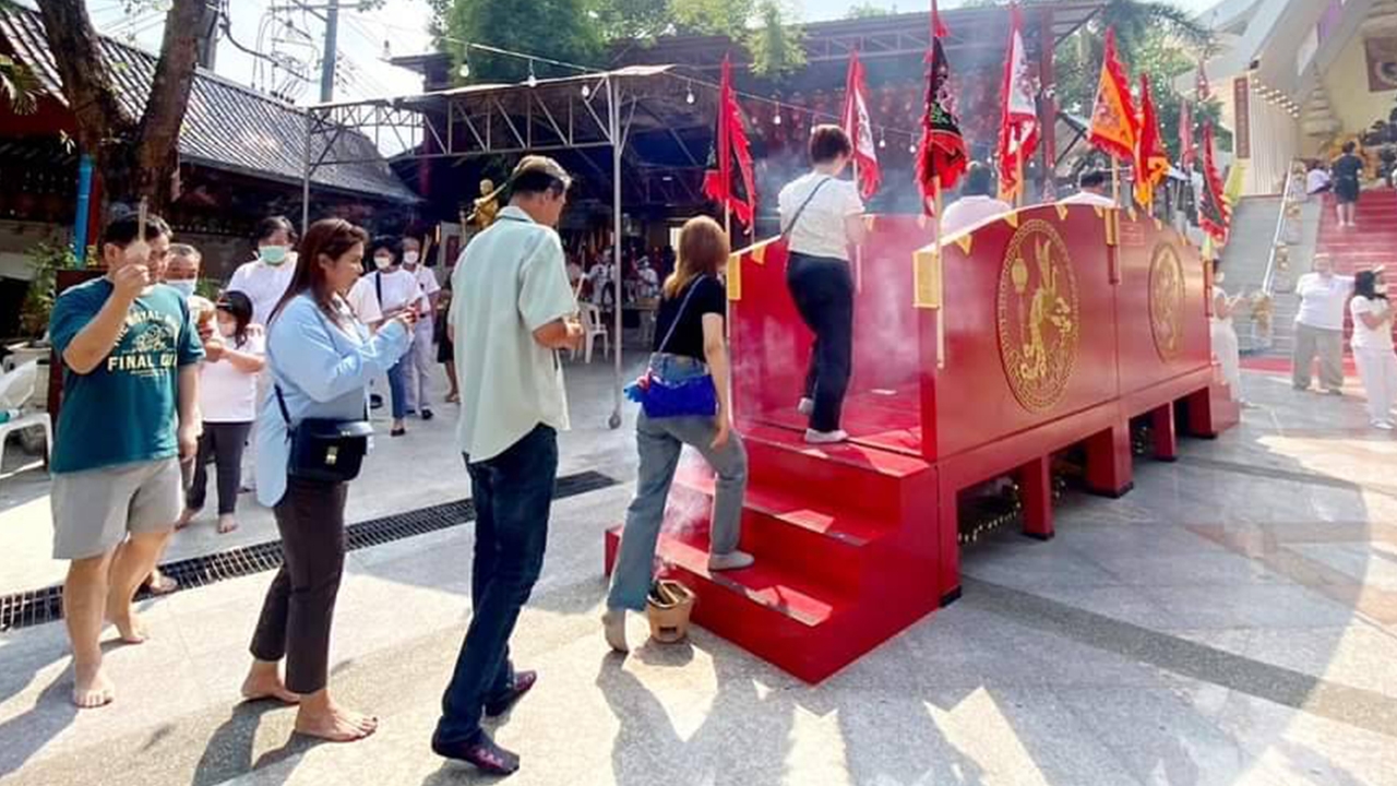 ข้ามสะพานล้างสิ่งอัปมงคล วัดหงส์ฯ เปิดไม่บ่อย 30 ธ.ค.-1 ม.ค. 67 นี้ห้ามพลาด!