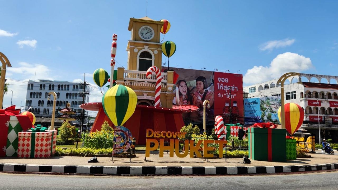 ภูเก็ตเตรียมพร้อมจัดงานเคาต์ดาวน์ 2567 ขณะที่นักท่องเที่ยวเนืองแน่นโซนเมืองเก่า