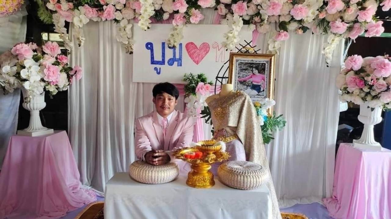 สุดเศร้า "เจ้าบ่าว" จัดงานแต่งคู่รูปหน้าศพ สานฝันสุดท้ายของเจ้าสาวให้เป็นจริง