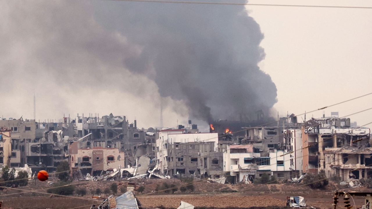 อิสราเอลทิ้งระเบิดกาซา ตอบโต้กลุ่มฮามาสขู่สังหารตัวประกันอิสราเอล