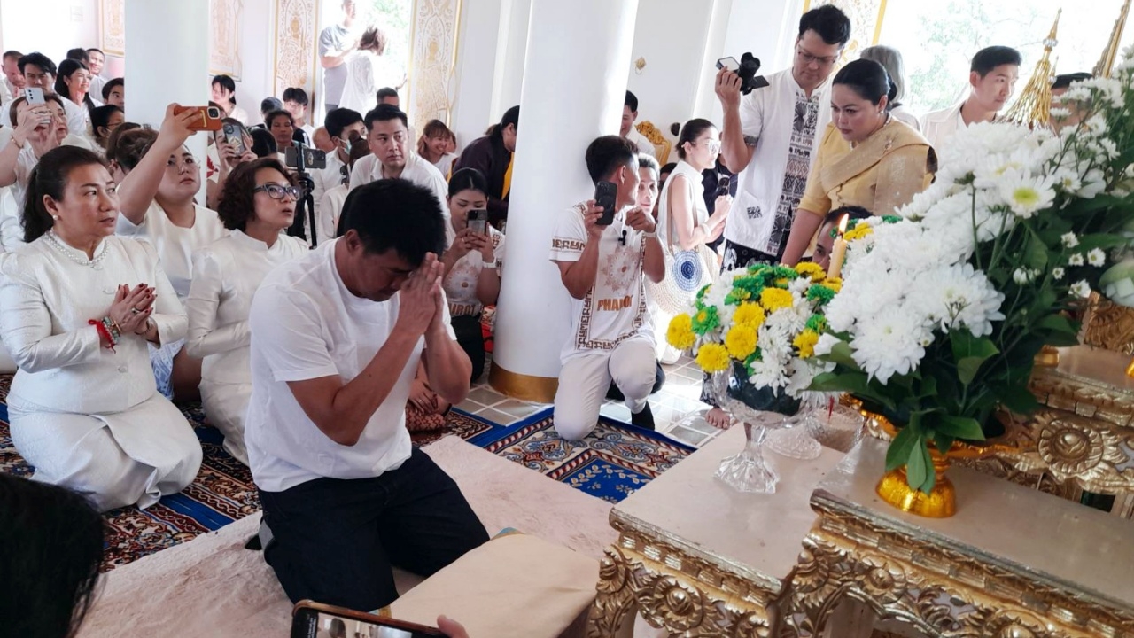 สมรักษ์ ทำบุญสะเดาะเคราะห์ที่วัดคำชะโนด เรื่องคดีให้ทนายจัดการ