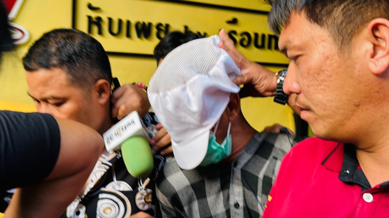 อ้างคิดถึงพ่อ เห็นเสื้อในกองขยะ ทำอารมณ์ชั่ววูบ นักโทษชายไปไม่รอด จนมุมริมถนน