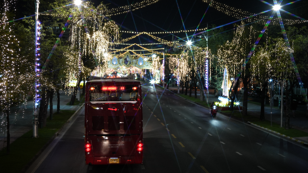 “อนุทิน” ชวน “เที่ยวดูไฟ” 2.4 ล้านดวง กลางกรุงฯ กว่า 34 กิโลเมตร รับปีใหม่