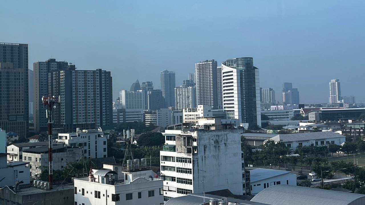 เช้านี้ค่าฝุ่น PM 2.5 กทม. มีแนวโน้มลดลง แต่ยังเกินมาตรฐาน 58 พื้นที่