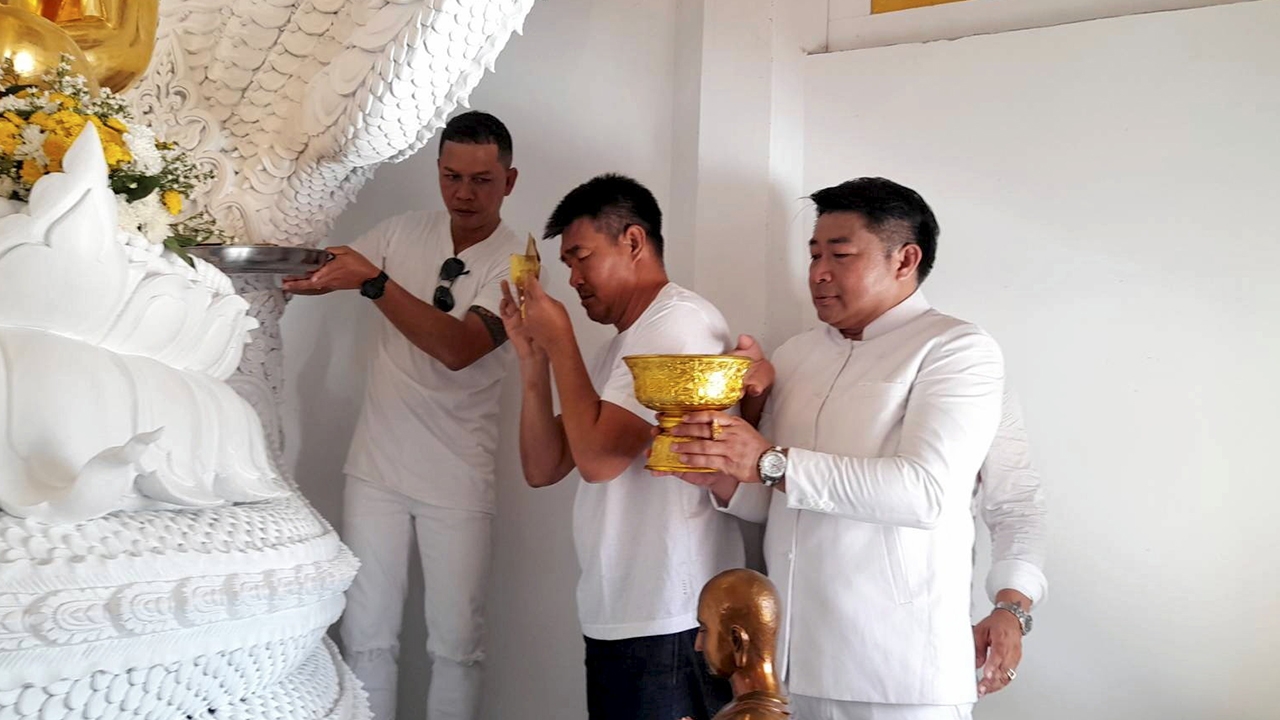 “สมรักษ์” ดอดทำบุญ วัดคำชะโนด เหยื่อสาว 17 โร่ร้องทุกข์ มีตำรวจบุกบ้านขอเคลียร์
