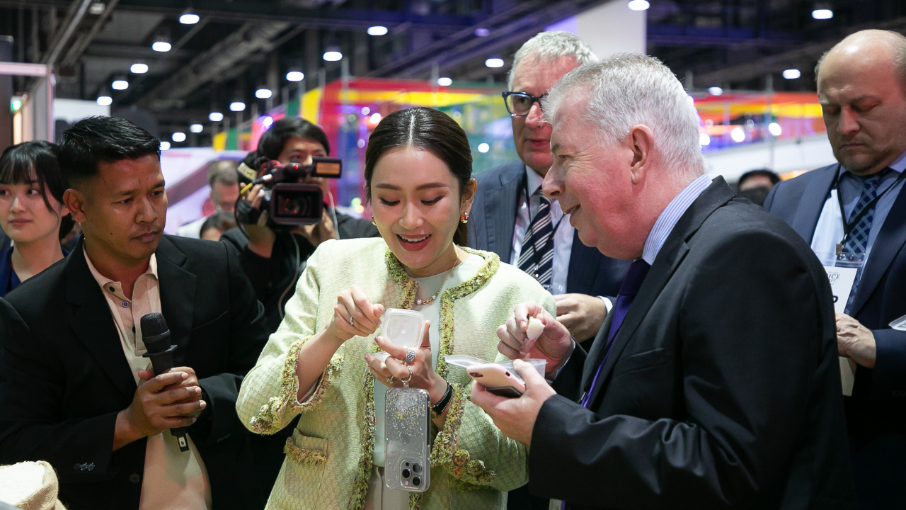 “แพทองธาร” ชวน ทูต 34 ประเทศ ชิมข้าวไทย หวัง เผยแพร่ผลิตภัณฑ์จากข้าว สู่ตลาดโลก