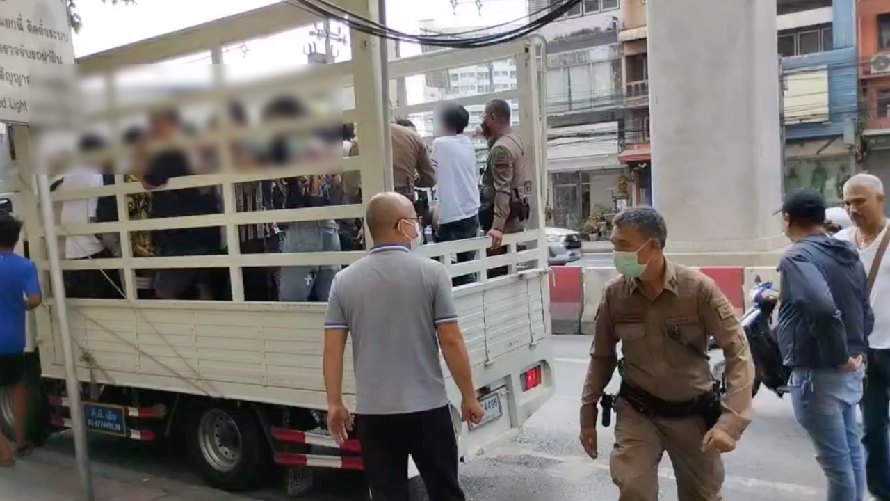 ตำรวจโชคชัย คุมตัวนักเที่ยวฉี่ม่วง ส่งศูนย์บำบัด ชง น.1 สั่งปิด 5 ปี ผับ SONIC