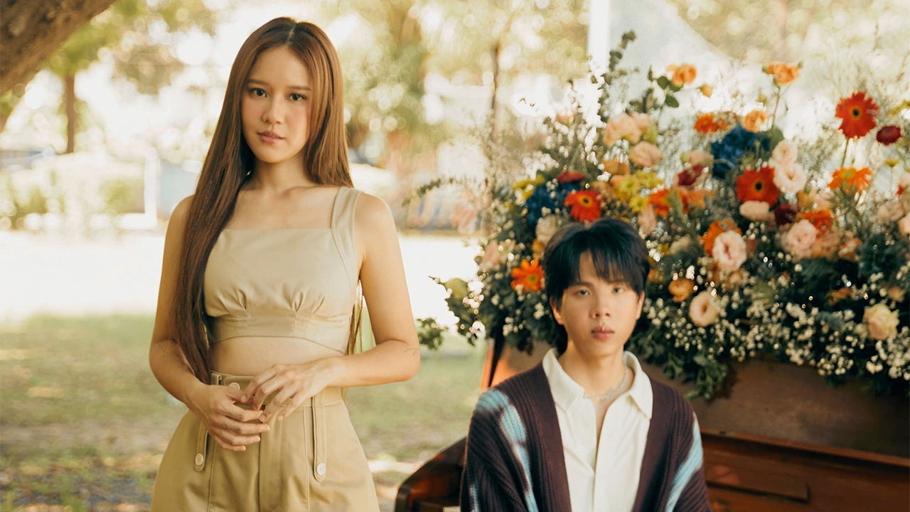 “ดีอาร์จี.” ชวน “เอิ๊ต ภัทรวี” เติมความละมุน ถ่ายทอด “เพลงที่โอบกอดฉัน”