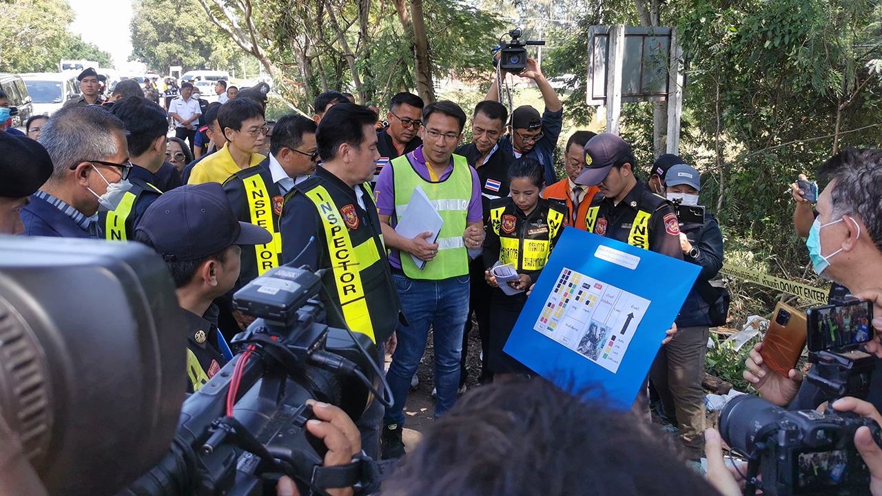 โยนขนส่งไปคิดยกเลิกทัวร์ 2 ชั้น ล้อมคอกชน 14 ศพ ญาติเชิญวิญญาณ