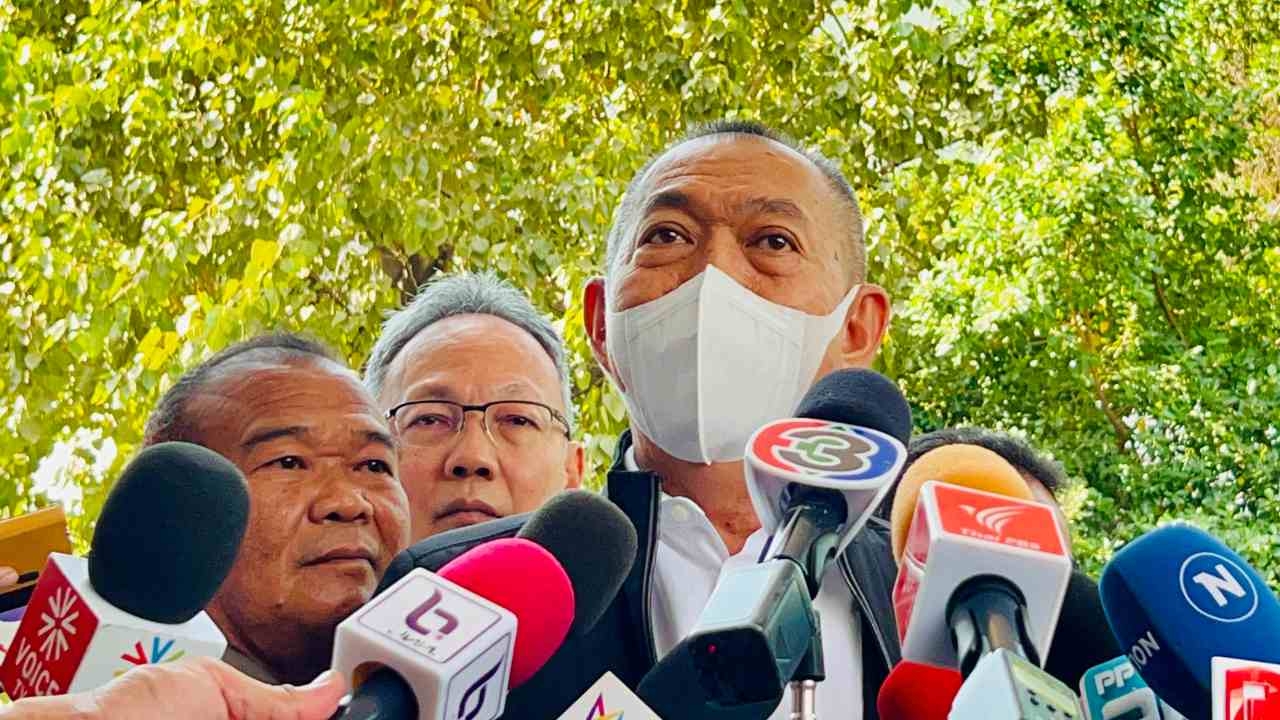 "เฉลิมชัย" รับ เสนอชื่อนั่งหัวหน้า ปชป.เรื่องใหญ่สุดในชีวิต ขอคุย สส.ก่อน 