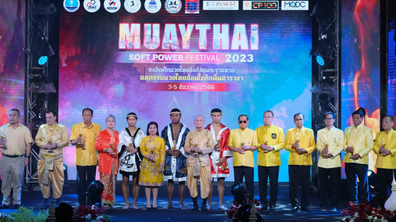 ปิดฉากศึก "มวยไทย ซอฟท์เพาเวอร์ เฟสติวัล" ประทับใจ "บัวขาว" นำจุดเทียนรำลึกในหลวง ร.9