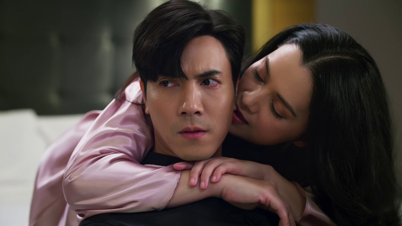 เลิฟซีนร้อน "ไม้" แบกปม เอาตัวเข้าแลกกับแม่ม่ายรุ่นแม่ "ลูกน้ำ" ใน "หลังคาใบบัว"