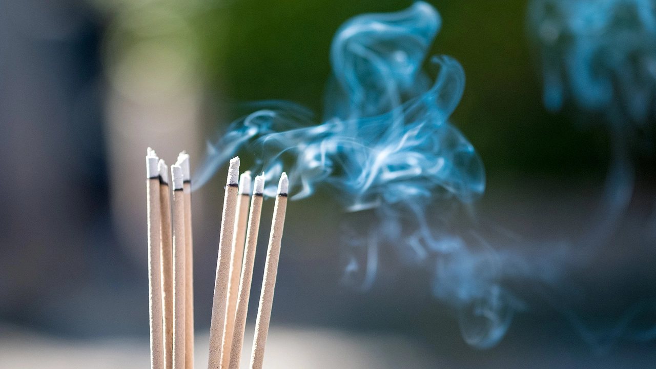 แก้บนใช้ธูปกี่ดอก ศาลหลักเมือง เจ้าที่ ท้าวเวสฯ ศาลตายาย พร้อมคำบูชา