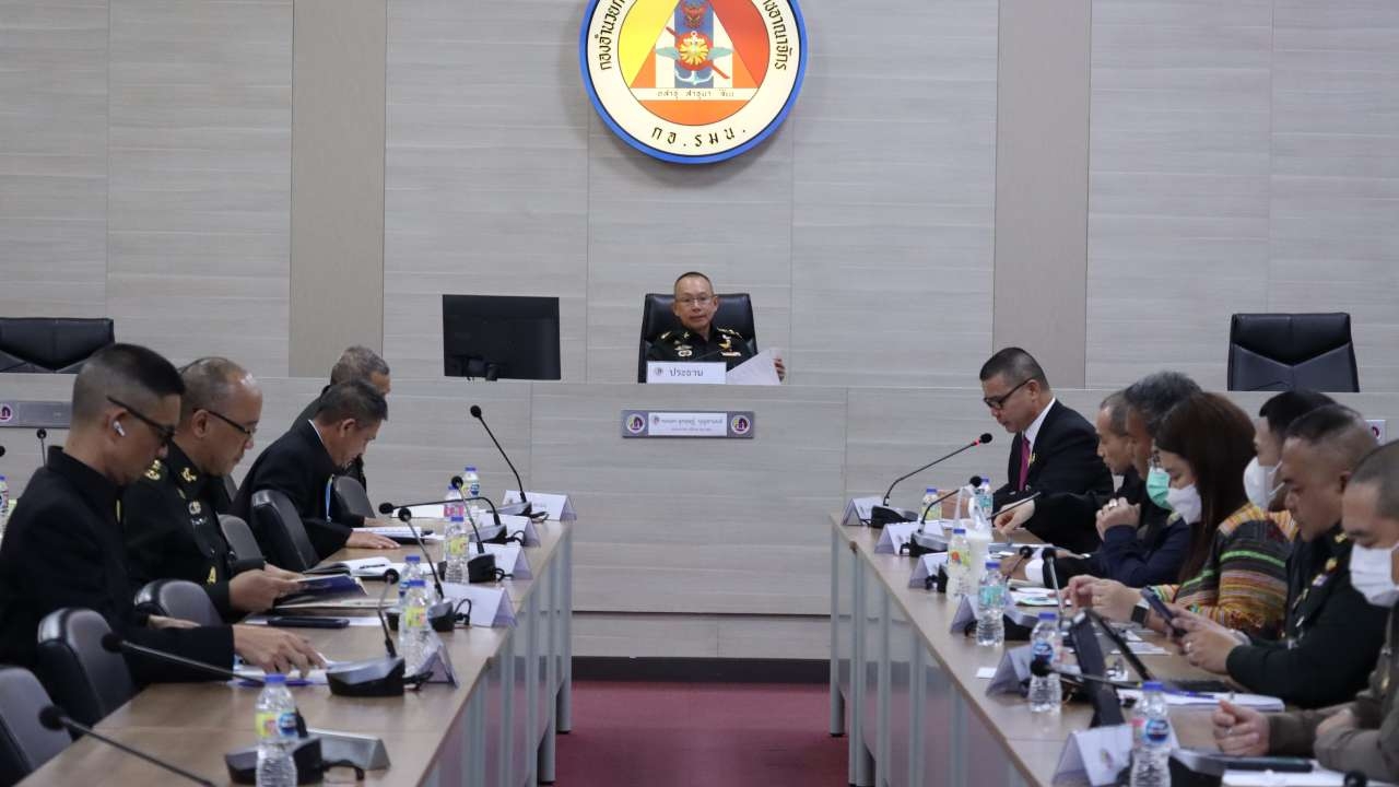 กอ.รมน.เดินหน้าขับเคลื่อนนโยบายรัฐ จัดสรรที่ดิน และดูแลคนไร้ที่พึ่ง