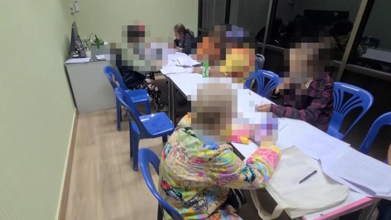 ชาวบ้านแห่ลงทะเบียนหนี้นอกระบบที่ อ.บางละมุง ลูกหนี้ดีใจ รบ.ใส่ใจแก้ปัญหา