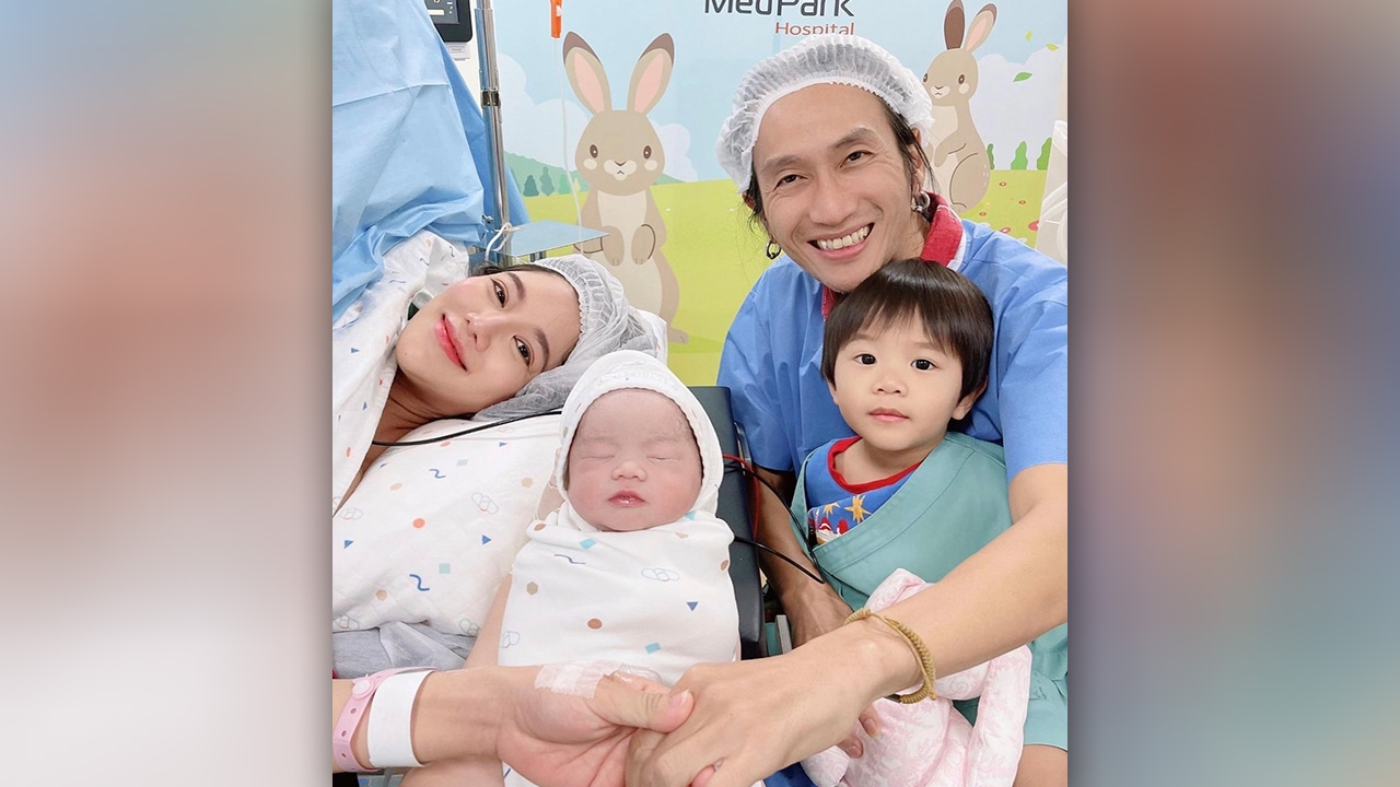 คลอดแล้วจ้า ก้อย-ตูน ให้กำเนิดลูกคนที่ 2 ลืมตาดูโลก จ้ำม่ำสุดๆ ชื่อน่ารักมาก