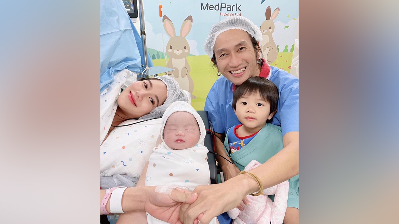 ตูน บอดี้สแลม แจ้งข่าวเศร้าขอโทษทุกคน ในวันที่ภรรยาคลอดลูก อาจต้องแยกกันอยู่