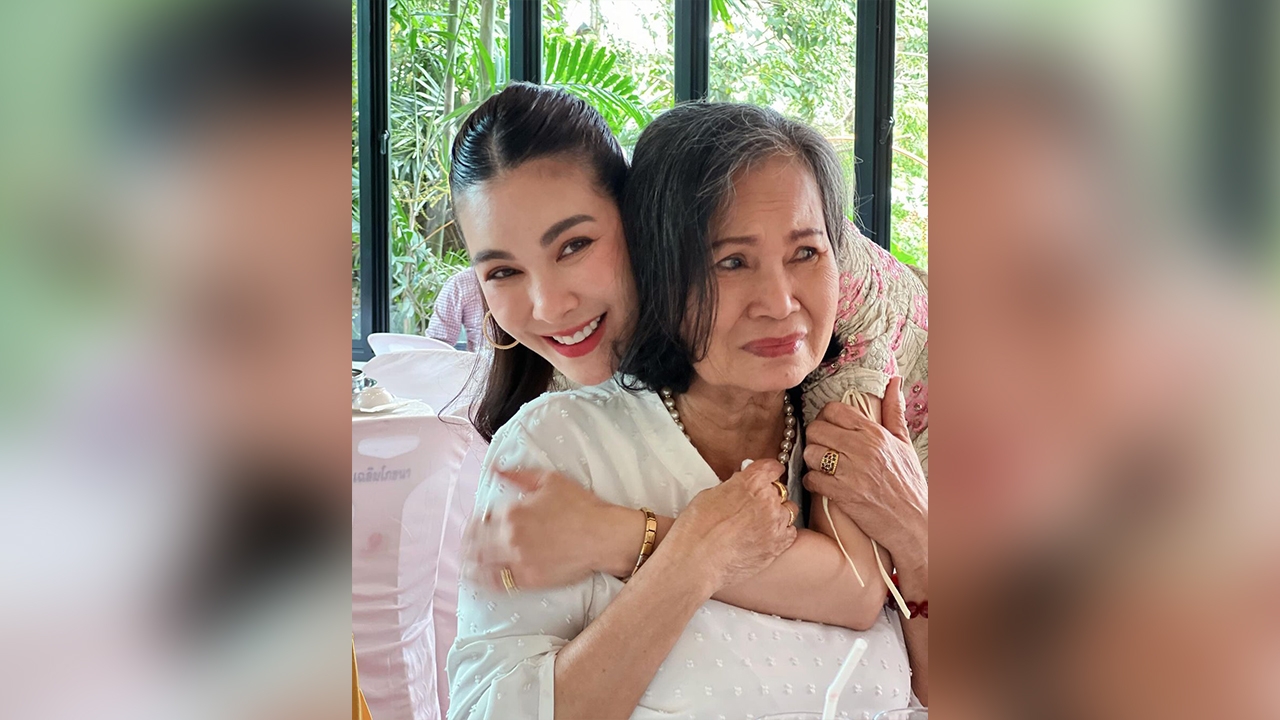 โบว์ เบญจวรรณ กอดปลอบแม่ มางานแต่งแล้วร้องไห้ ดาราหนุ่มอาสาสานฝันให้แม่