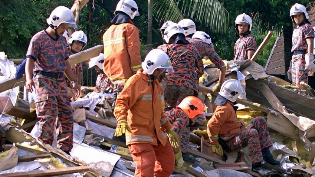 โกดังที่กำลังก่อสร้างในปีนังพังถล่ม ฝังร่างคนงาน 3 ศพ