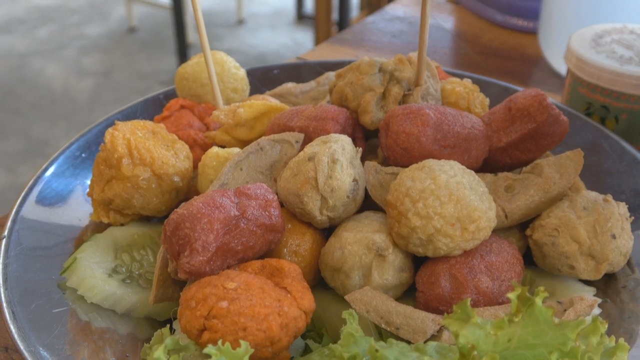 เจ้าของร้านเผย "ชาเลนจ์จิ้มไส้กรอกแดง" 10 วินาที ทำลูกค้าแห่ท้าชิงแน่นร้าน