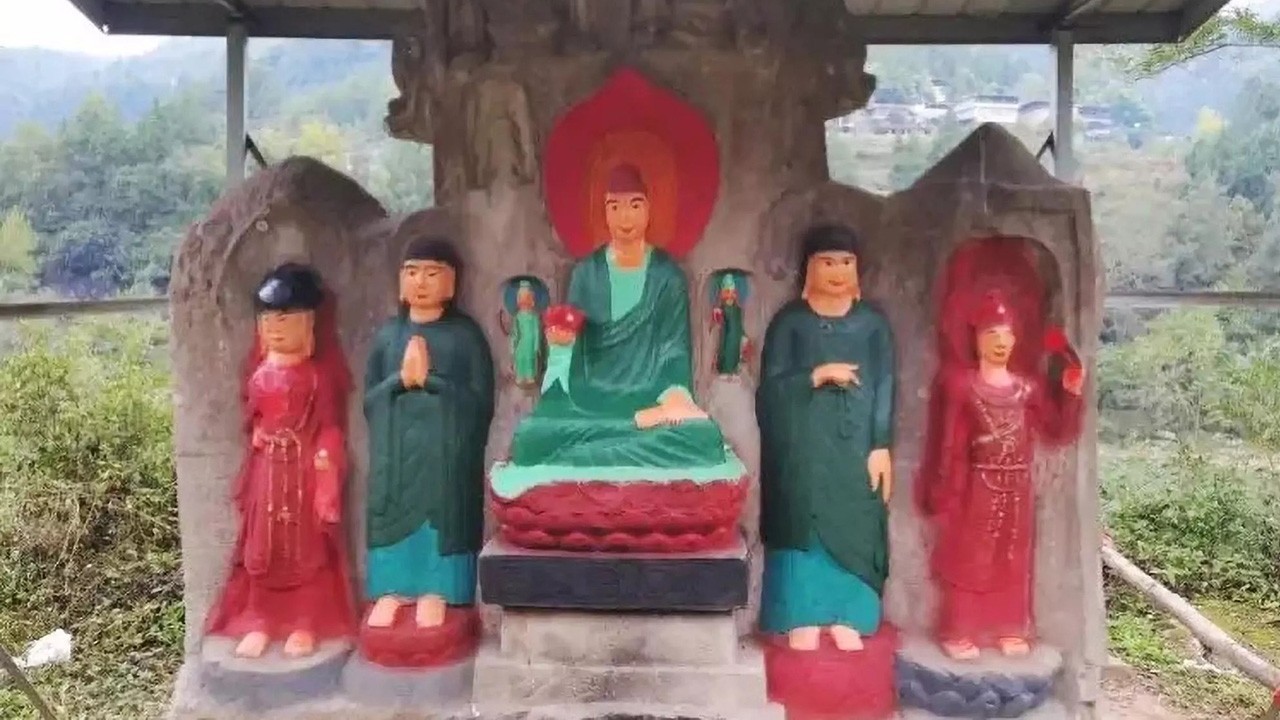 ละเลงสีพระแก้บน